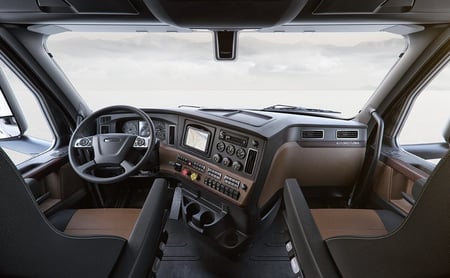 new-cascadia-18-wheel-corner-office